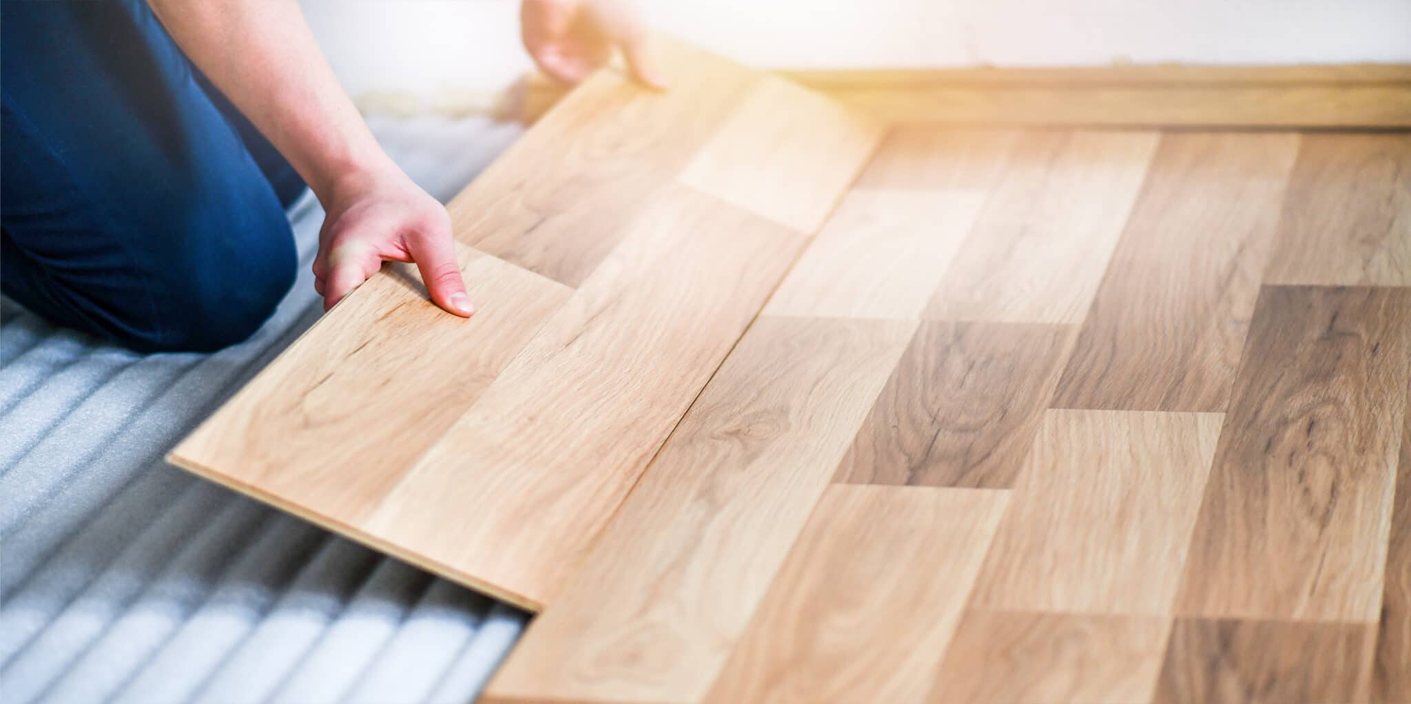 <strong><u>LAMINATE FLOORING: THE PROS AND CONS</u></strong>